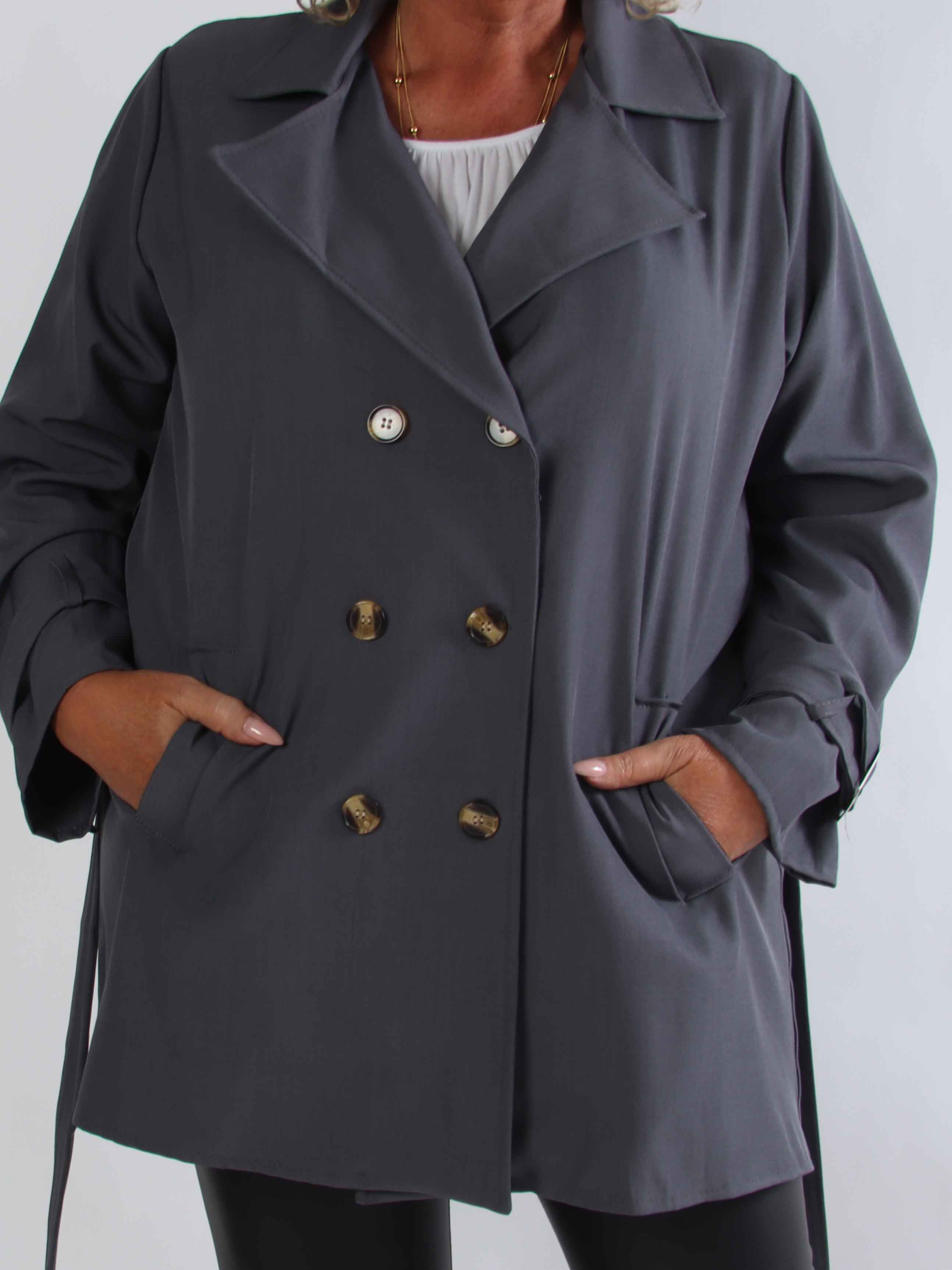 Sharpay Short 2.0 - Kort let plus size trenchcoat med bindebånd